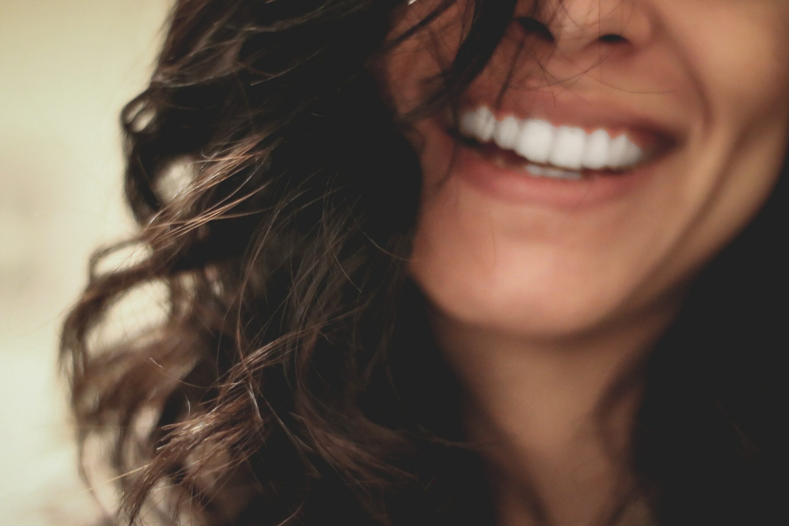 woman smile by lesly-juarez