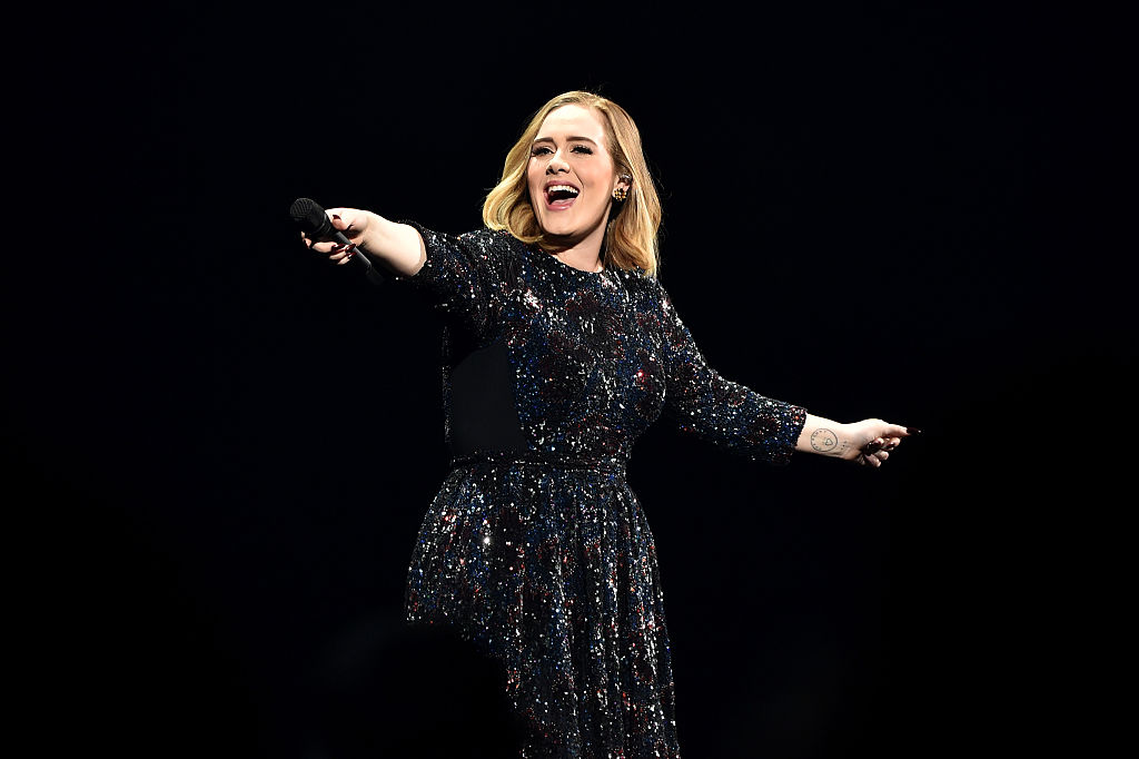 Adele nastupa