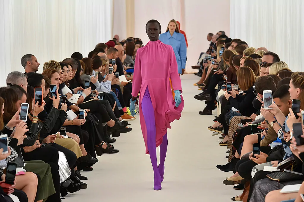 Balenciaga je definitivno najavio fashion trend duginih boja