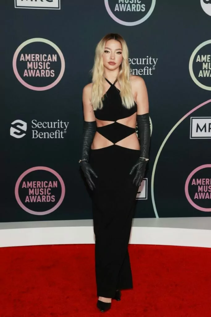 LOS ANGELES, CALIFORNIA - NOVEMBER 21: Madelyn Cline attends the 2021 American Music Awards at Microsoft Theater on November 21, 2021 in Los Angeles, California. (Photo by Matt Winkelmeyer/Getty Images for MRC)