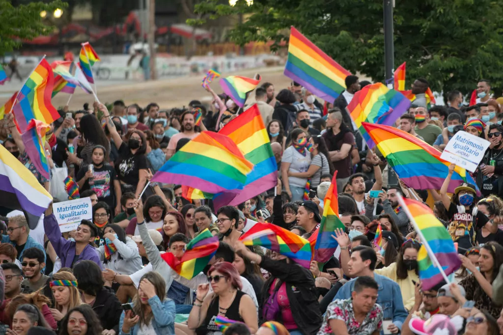 Reakcije nakon što je čileanski Senat odobrio zakon o LGBT pravima na vjenčanje i usvajanje