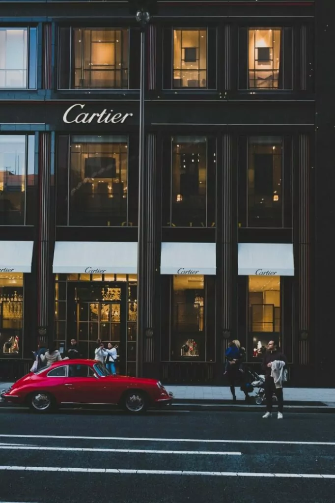Cartier dućan by Simon Launay