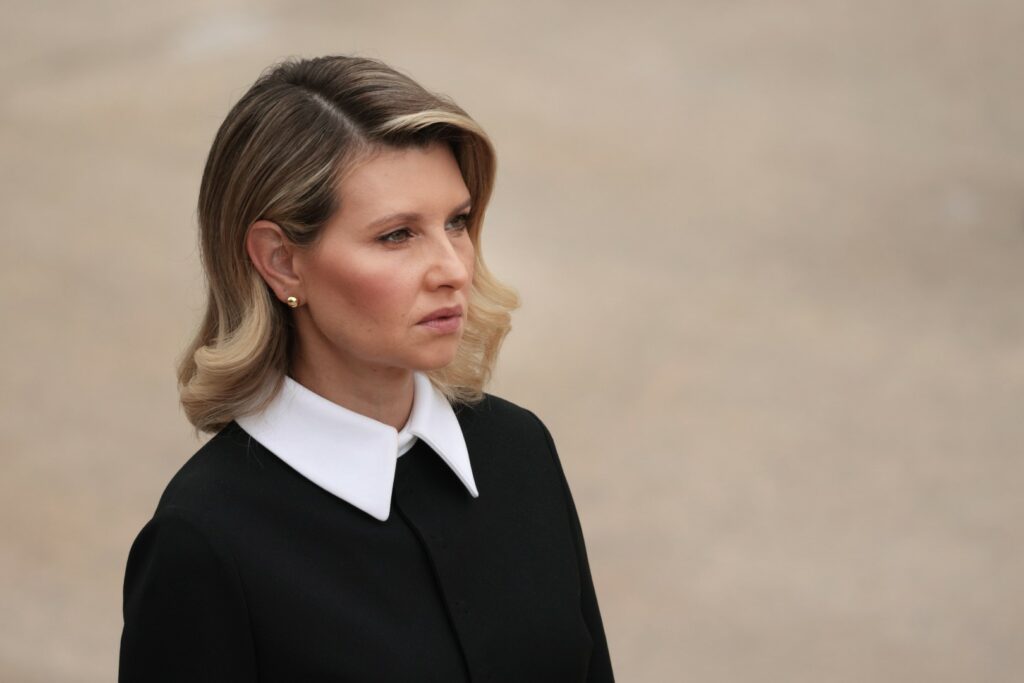 ARLINGTON, VIRGINIA - SEPTEMBER 01: Olena Zelenska looks on as her husband, Ukrainian President Volodymyr Zelensky participates in an Armed Forces Full Honor Wreath Ceremony at the Tomb of the Unknown Soldier at Arlington National Cemetery on September 1, 2021 in Arlington, Virginia. President Zelensky will meet with U.S. President Joe Biden on later today at the White House. (Photo by Anna Moneymaker/Getty Images)