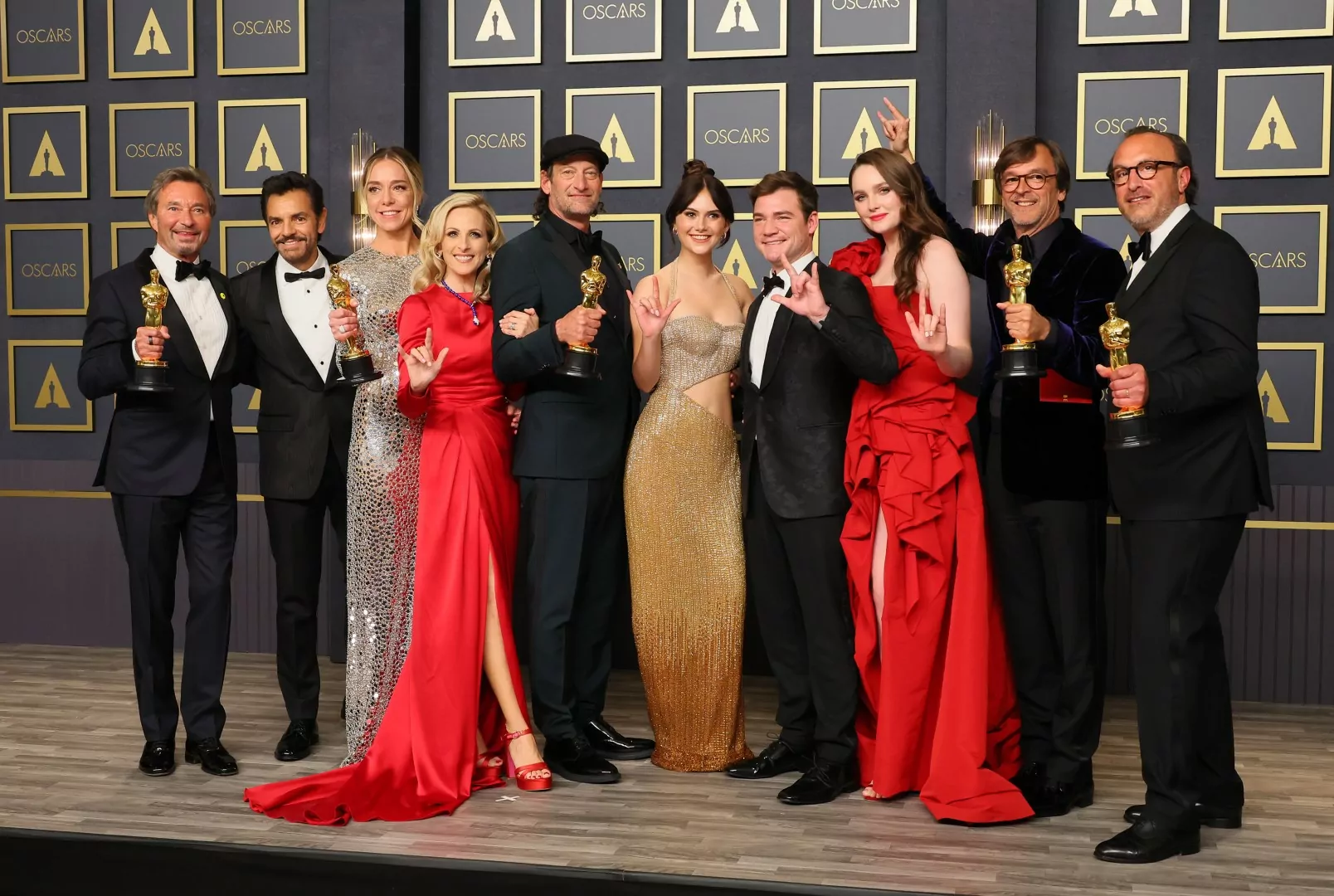 HOLLYWOOD, CALIFORNIA - MARCH 27: Emilia Jones, Daniel Durant, Sian Heder, Marlee Matlin, Eugenio Derbez, Fabrice Gianfermi, Patrick Wachsberger, Justin Maurer, Troy Kotsur, Amy Forsyth, and Philippe Rousselet, winners of the Best Picture award for ‘CODA’ pose in the press room during the 94th Annual Academy Awards at Hollywood and Highland on March 27, 2022 in Hollywood, California. (Photo by Mike Coppola/Getty Images)