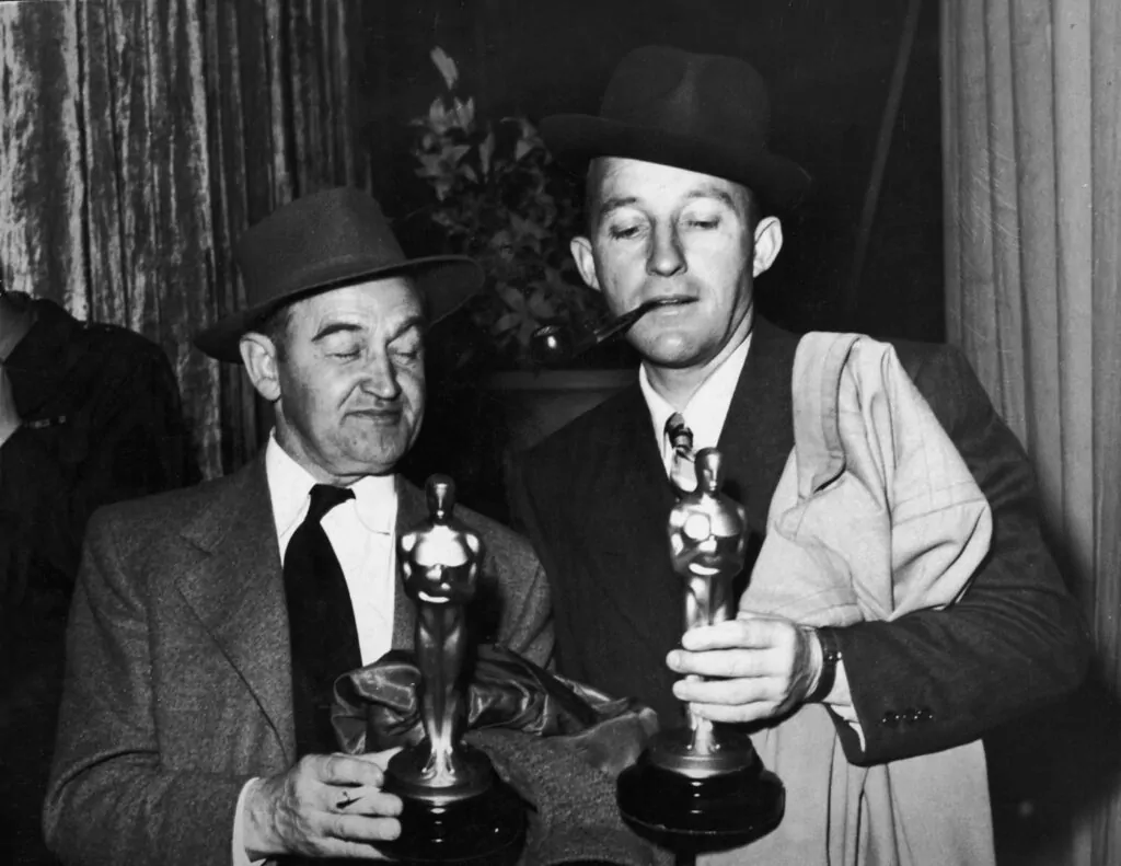 Irish-born actor Barry Fitzgerald (1888 - 1966) (left) holds his Oscar for Best Supporting Actor while American actor Bing Crosby (1904 - 1977) holds his Oscar for Best Actor, both for their roles in 'Going My Way,' Academy Awards, Los Angeles, California, March 15, 1945. (Photo by Hulton Archive/Getty Images)