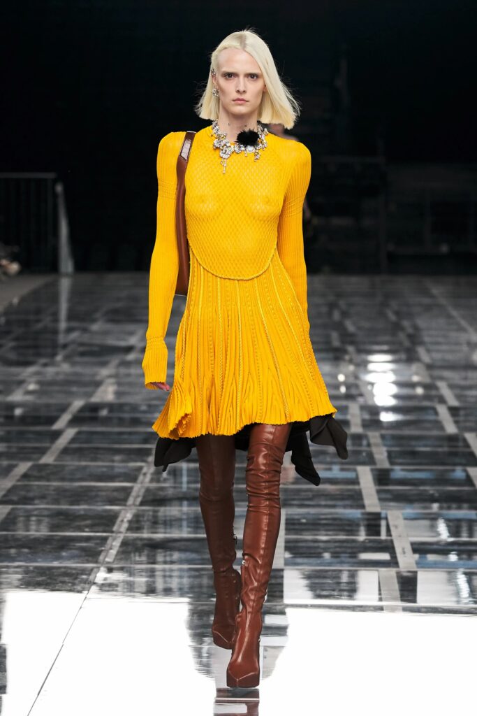 Hana Grezelj na Tjednu mode u Parizu, Givenchy