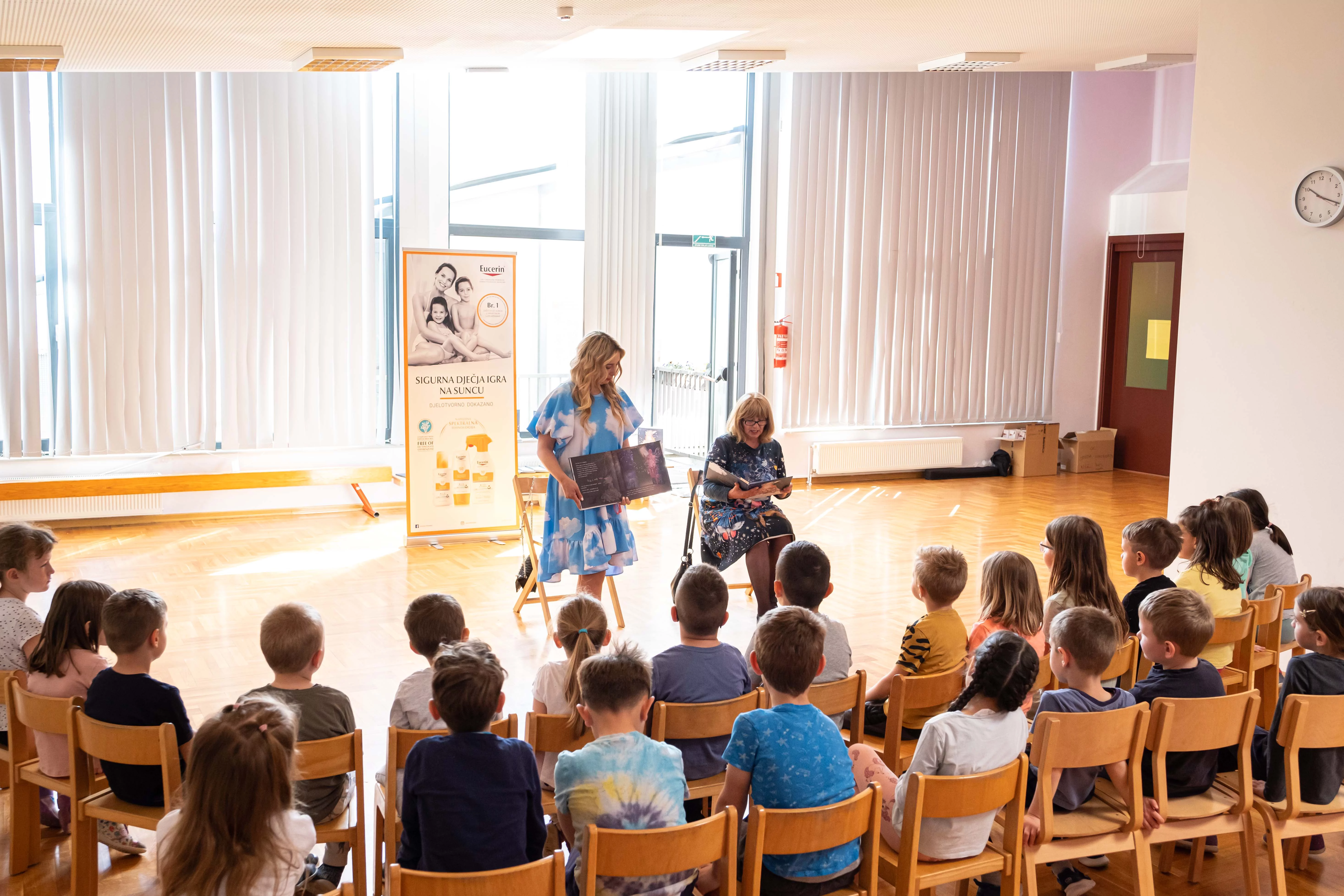 Hrvatska slikovnica Djevojčica i čarobna ploča na predstavljanju djeci