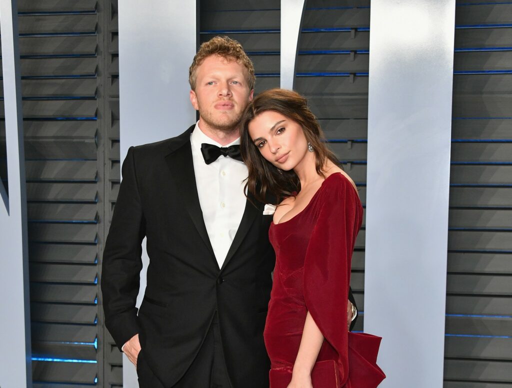 BEVERLY HILLS, CA - MARCH 04: Sebastian Bear-McClard (L) and Belvedere Ambassador Emily Ratajkowski attend the 2018 Vanity Fair Oscar Party hosted by Radhika Jones at Wallis Annenberg Center for the Performing Arts on March 4, 2018 in Beverly Hills, California. (Photo by Dia Dipasupil/Getty Images)