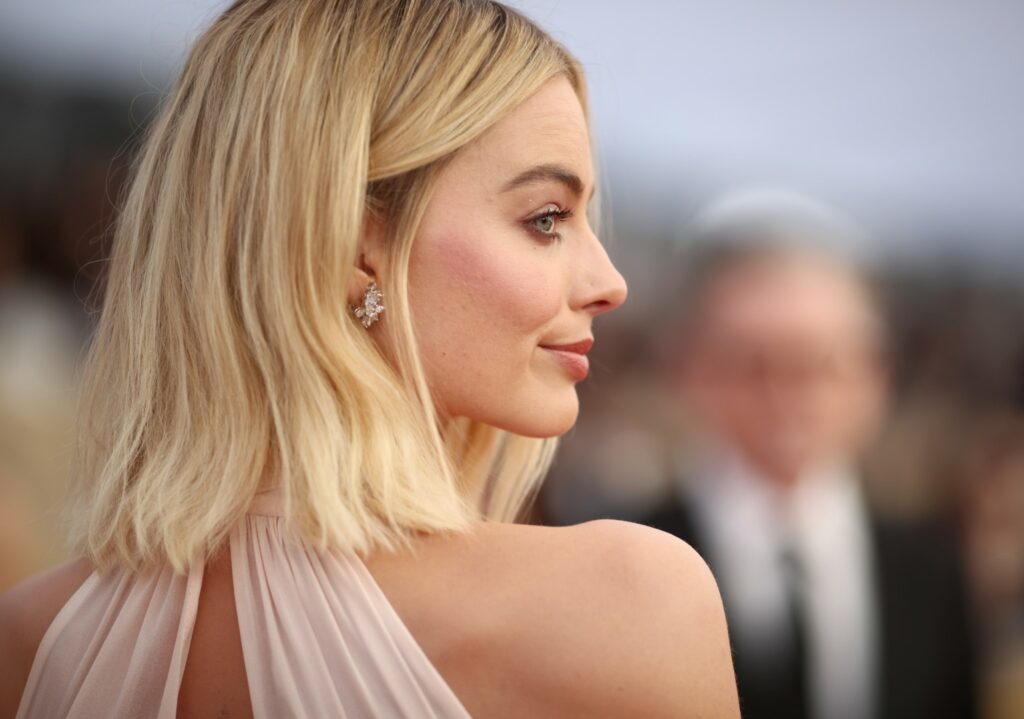 LOS ANGELES, CA - JANUARY 21: Actor Margot Robbie attends the 24th Annual Screen Actors Guild Awards at The Shrine Auditorium on January 21, 2018 in Los Angeles, California. 27522_010 (Photo by Christopher Polk/Getty Images for Turner)