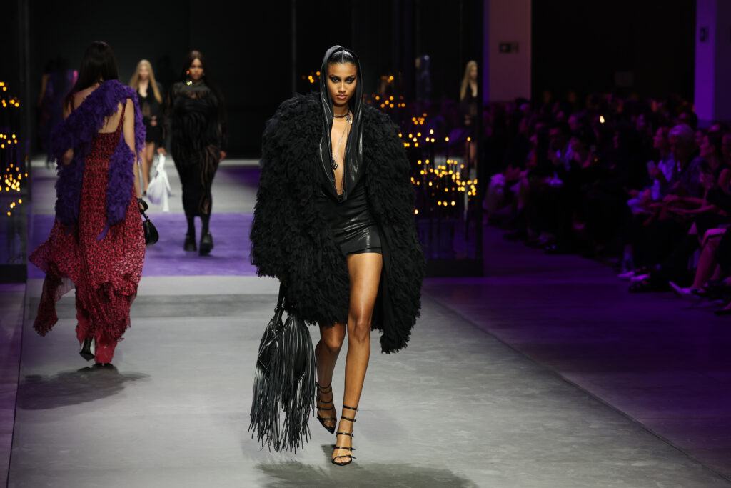 MILAN, ITALY - SEPTEMBER 23: Imaan Hammam walks the runway of the Versace Fashion Show during the Milan Fashion Week Womenswear Spring/Summer 2023 on September 23, 2022 in Milan, Italy. (Photo by Vittorio Zunino Celotto/Getty Images)