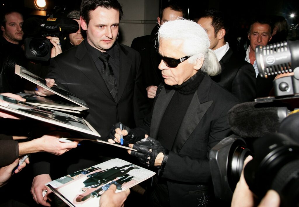 BERLIN - FEBRUARY 10: Karl Lagerfeld signs autographs as he leaves the Lagerfeld Confidential Party during the 57th Berlin International Film Festival (Berlinale) on February 10, 2007 in Berlin, Germany. (Photo by Pascal Le Segretain/Getty Images)