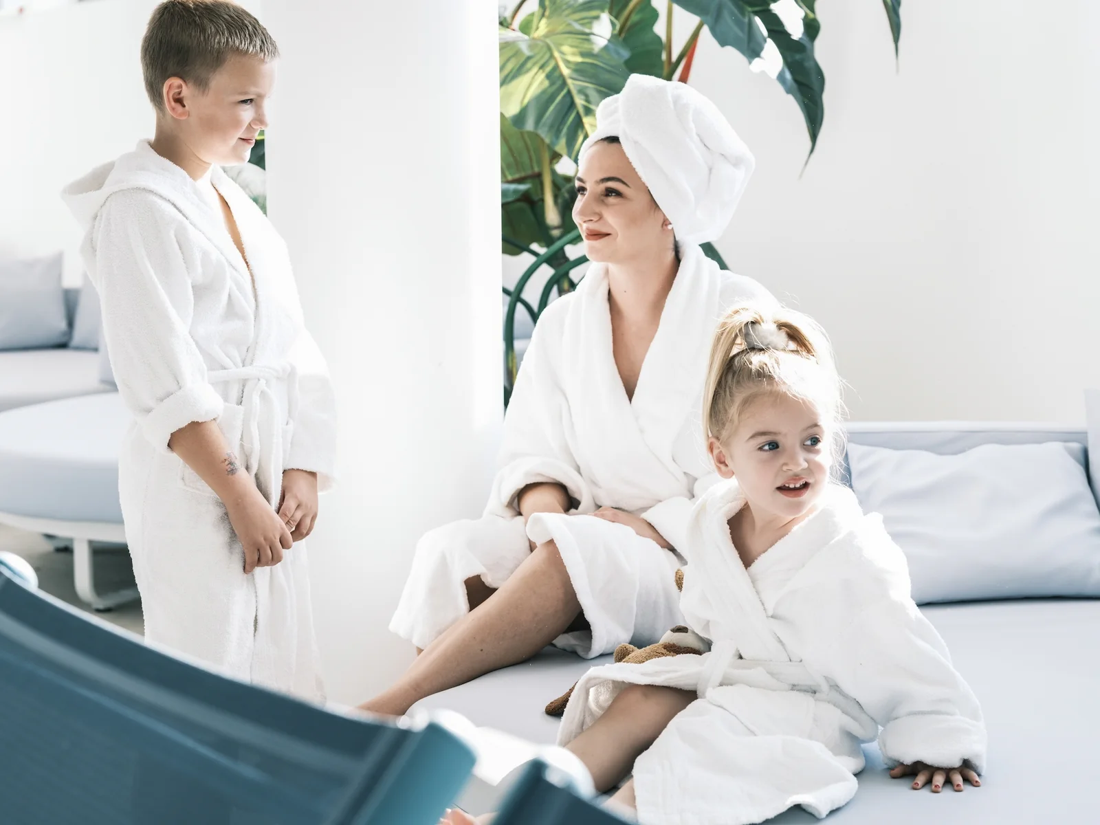 Falkensteiner Family Hotel Diadora ponovo je podigao ljestvicu obiteljskog odmora. Uz pomno osmišljen pakete za single roditelje i atraktivne animacijske programe, svaki vikend sve do 22. lipnja, djeca će na dar dobiti i prvu hotelsku audioknjigu - još jedan moćni alat za zabavu i razvoj.