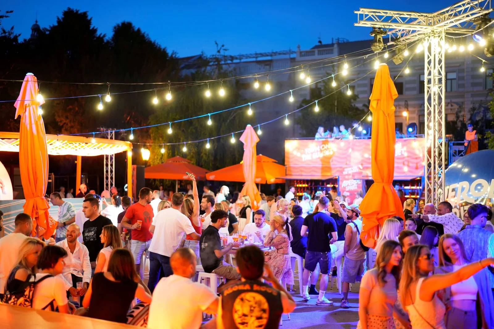 Aperol „Turn on the Sunset“ pop-up događaj