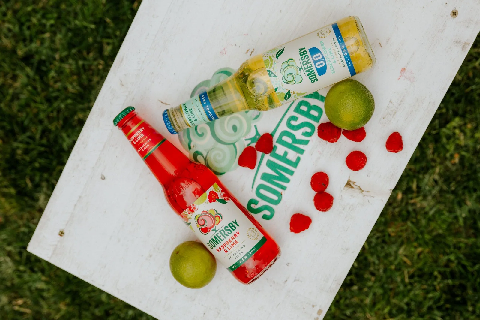 Poznat po osvježenju i dobroj atmosferi, Somersby predstavlja dva nova okusa - Somersby Malina Limeta te Somersby Bazga Limeta 0.0.