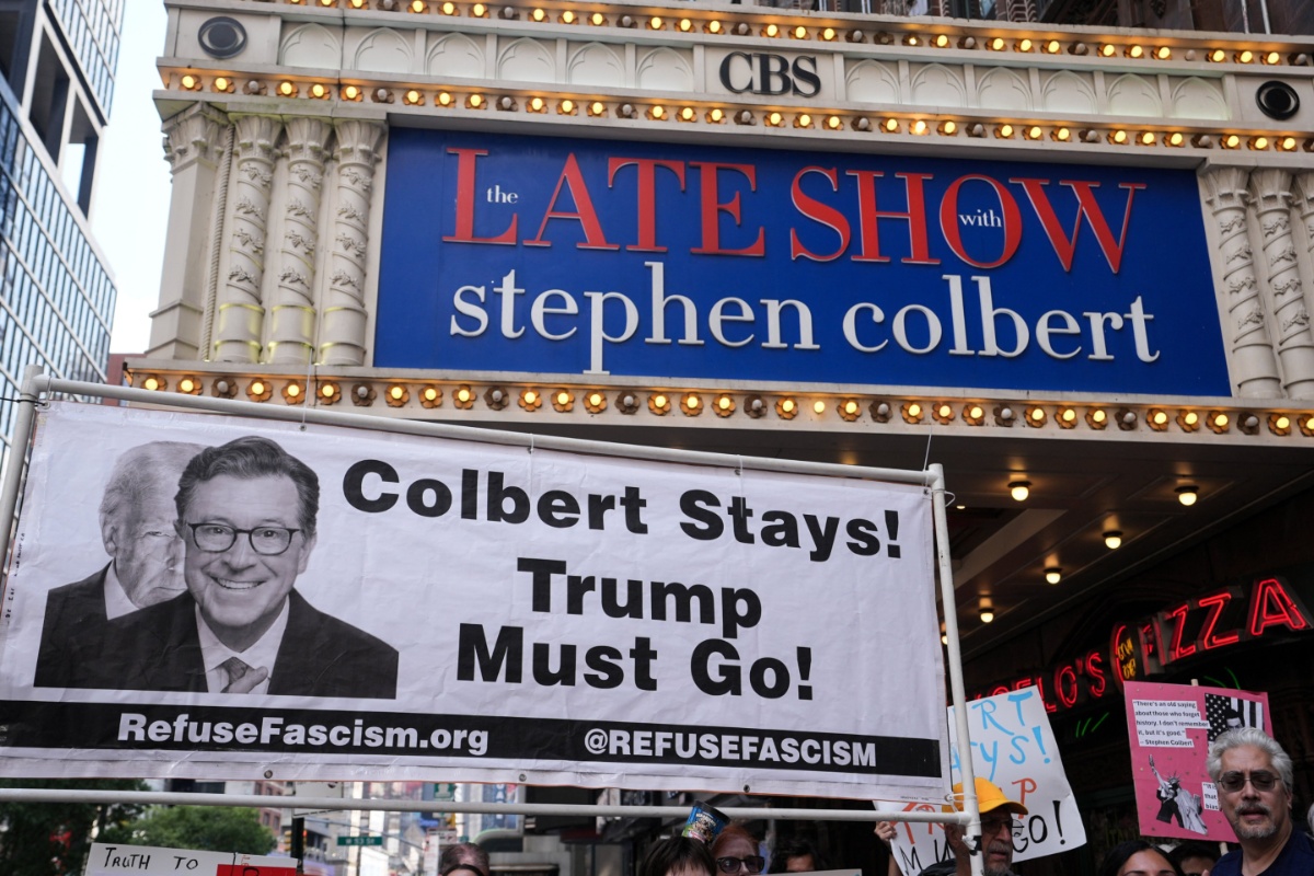 prosvjedi protiv ukidanja showa Stephena Colberta