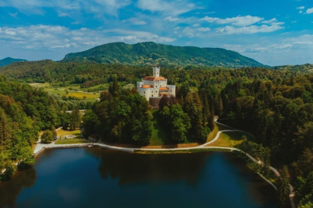 izložba INSTRMNTS