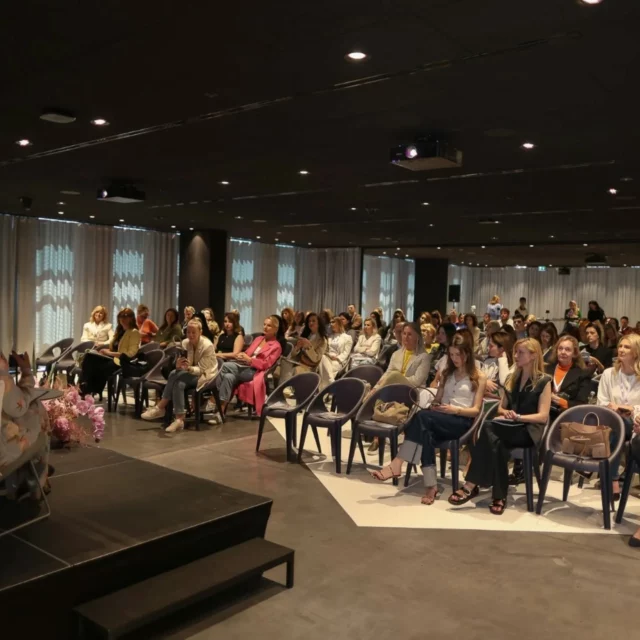 U organizaciji časopisa Ljepota&Zdravlje, u srijedu, 28. svibnja 2025. u hotelu Zonar, održana je prva Pro-femina konferencija

Tim Ljepote&Zdravlja svoju je prvu konferenciju realizirao pod pokroviteljstvom brenda Eucerin, a tema Pro-femine bila je “Najbolja verzija sebe”. Konferencija je okupila eminentne govornike i stručnjake koji su osigurali izvrsne uvide u neke od najaktualnijih tema iz područja ljepote, zdravlja, zdrave prehrane i fitnessa. Više o svemu saznajte na linku u opisu profila.

@ljepotaizdravljehrvatska