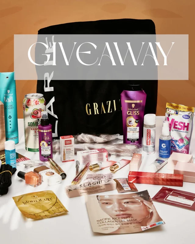 GIVEAWAY | Osvojite LARIE x Grazia Summer bag

Ove ljetne sezone, u suradnji s dizajnericom Marinom Matić, razveselili smo brojne uzvanike našeg ljetnog partyja torbom koja spaja sofisticiranu estetiku i praktičnost. Bezvremenski model u crno-bijeloj kombinaciji sa žutim detaljima sada može postati i vaša idealna pratnja na ljetnim putovanjima za kojima žudimo ili u vrućoj gradskoj vrevi. Razlog više za igranje - ne poklanjamo samo torbu, već i sve proizvode renomiranih brendova kojima smo je napunili, o čemu više možete saznati na linku u opisu profila.

Nagrađujemo čak deset osoba, a kako biste osvojili torbu s potpisom hrvatske dizajnerice u režiji Grazije, potrebno je:

1. Lajkati ovu objavu
2. Zapratiti profile @grazia_croatia i @lariemarinamatic
3. U komentaru označiti osobu s kojom želite provesti ljetnu sezonu

Igramo se do 30.6. kada ćemo nasumičnim odabirom proglasiti dobitnika. Sretno!

#graziahrvatska