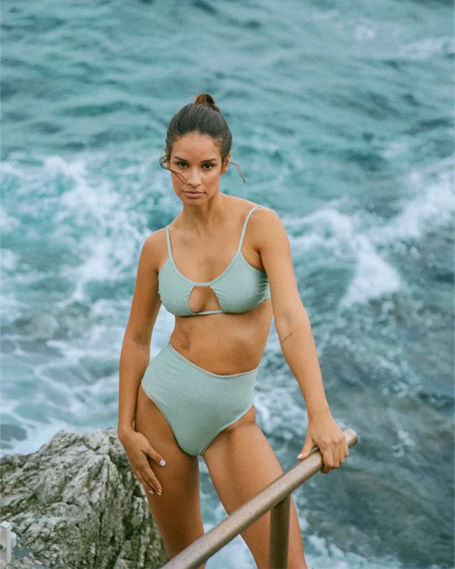Od 21. do 23. lipnja Milano postaje središte visoke ljetne mode jer stiže novo izdanje WHITE Resorta, događanja koje u fokus stavlja najbolje od resort i beachwear kolekcija. Namijenjen kupcima, predstavnicima medija i ostalim profesionalcima, ovaj modni format okuplja odabrane međunarodne brendove i dizajnere, a u organizaciji @whiteshowofficial, WHITE Resort donosi suvremenu interpretaciju ljeta kroz dizajn, detalje i modne priče koje povezuju stil i istraživanje. Među izlagačima ističu se brendovi kao što su Echo, Made-vel-e (u suradnji s Armenijskom komorom za modu i dizajn), Teti Milano, Bikinville, Aquaviva, Faliero Sarti i mnogi drugi.

#whitemilano #whiteresort 

From June 21 to 23, the new edition of WHITE Resort comes to life — the event dedicated to high summer fashion. An experience designed for buyers, press, and industry professionals, featuring a curated selection of international brands and cutting-edge resort and beachwear collections. Driven by research and style, @whiteshowofficial tells the story of summer through the voices of contemporary fashion. Among the participants: the iconic scarves by Echo, the jewelry by Made-vel-e (part of the Fashion & Design Chamber of Armenia), the swimwear by Teti Milano, Bikinville, and Aquaviva, and the refined creations of Faliero Sarti.